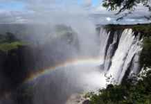 Victoria Falls : The Smoke that Thunders