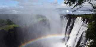 Victoria Falls : The Smoke that Thunders