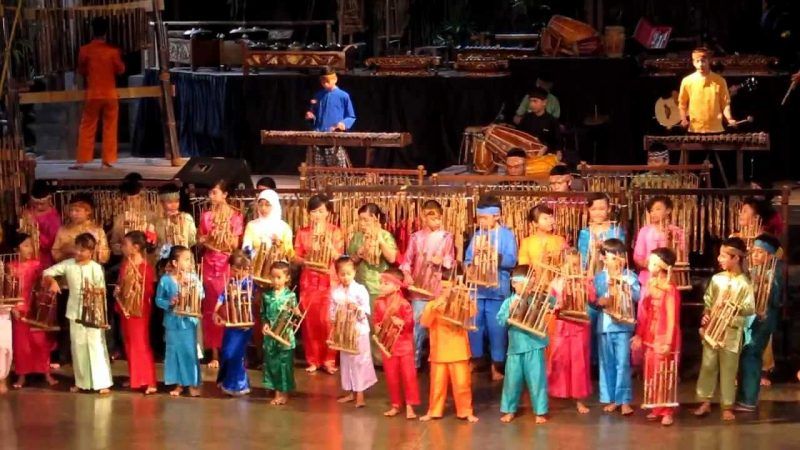 Saung Angklung Show