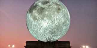 A Giant Moon is coming to Mumbai this weekend!