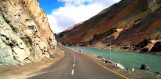 7 Best Romantic Road Trips in India