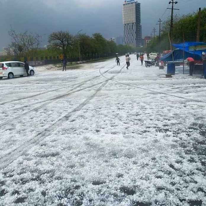 Social Media flooded with pictures of Hailstorm in Delhi-NCR