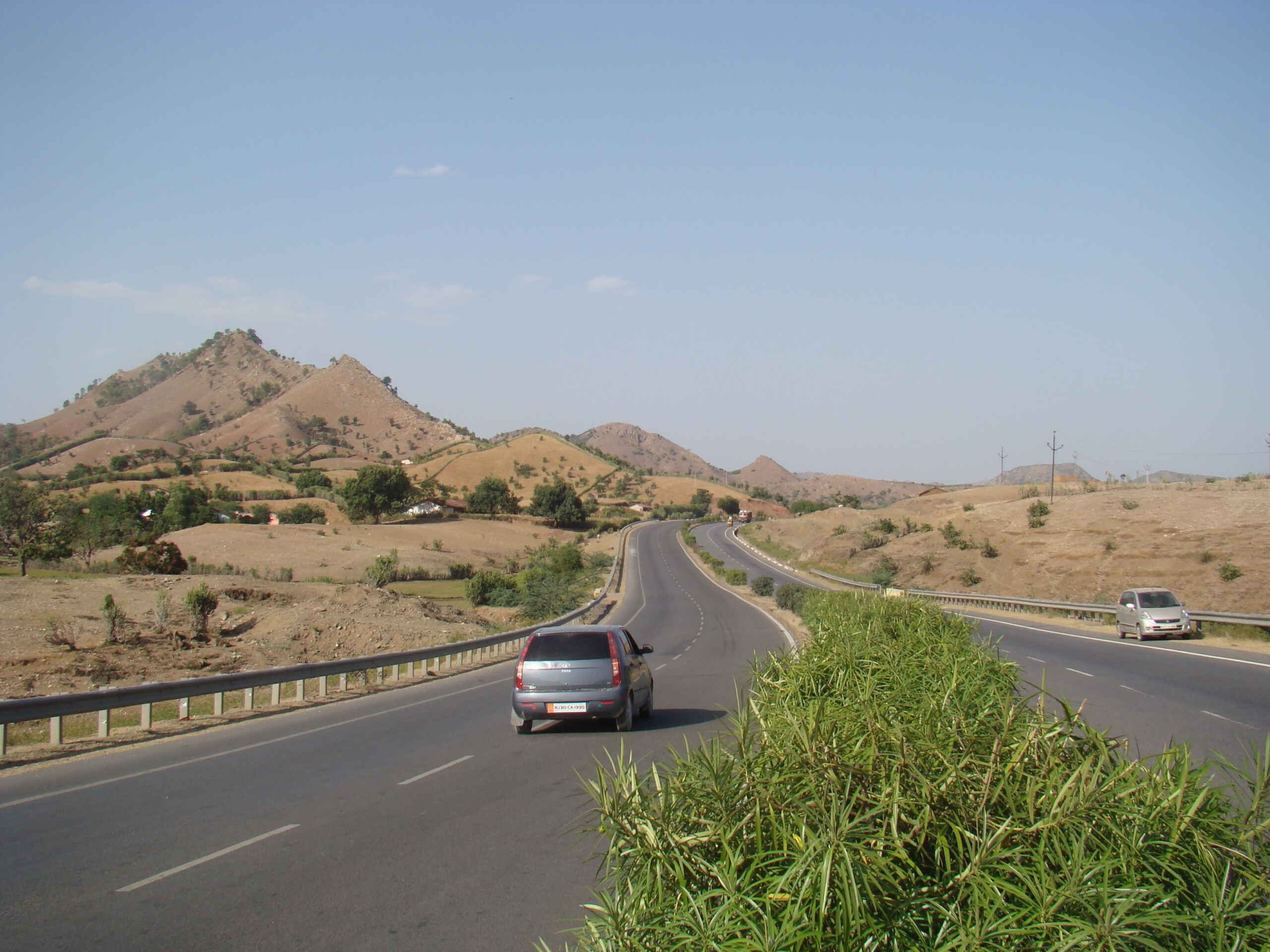 delhi-jaipur-expressway-to-become-india-s-first-e-highway-travelplanet